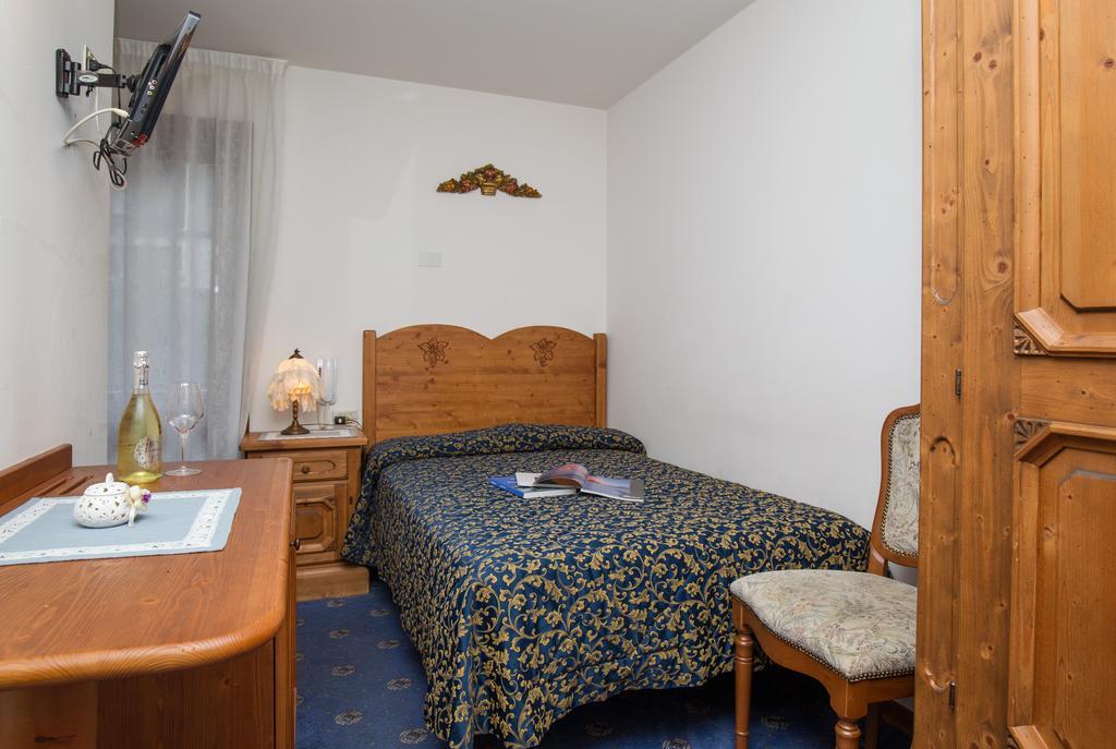 Villa Elena B&B Hotel Сан-Мартино-ди-Кастроцца Экстерьер фото